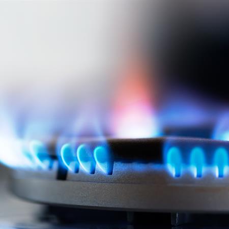 Natural gas burner with blue flames